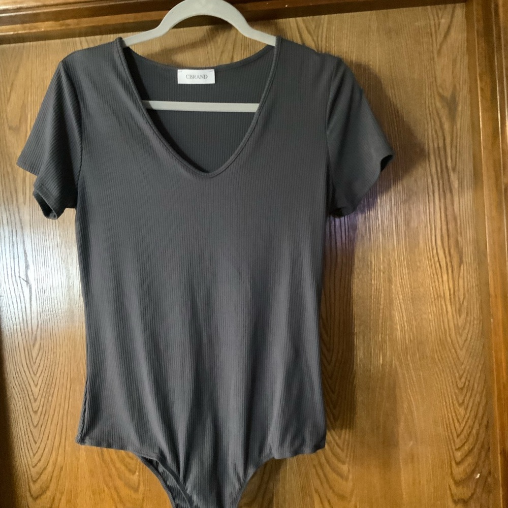 CBRAND Got It Handled Ribbed V-neck bodysuit